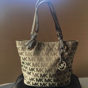 ⭐️MICHAEL KORS purse
